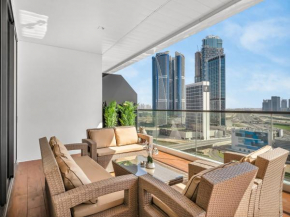 Luxury Marasi drive, 1BDR Apt with Private Jacuzzi